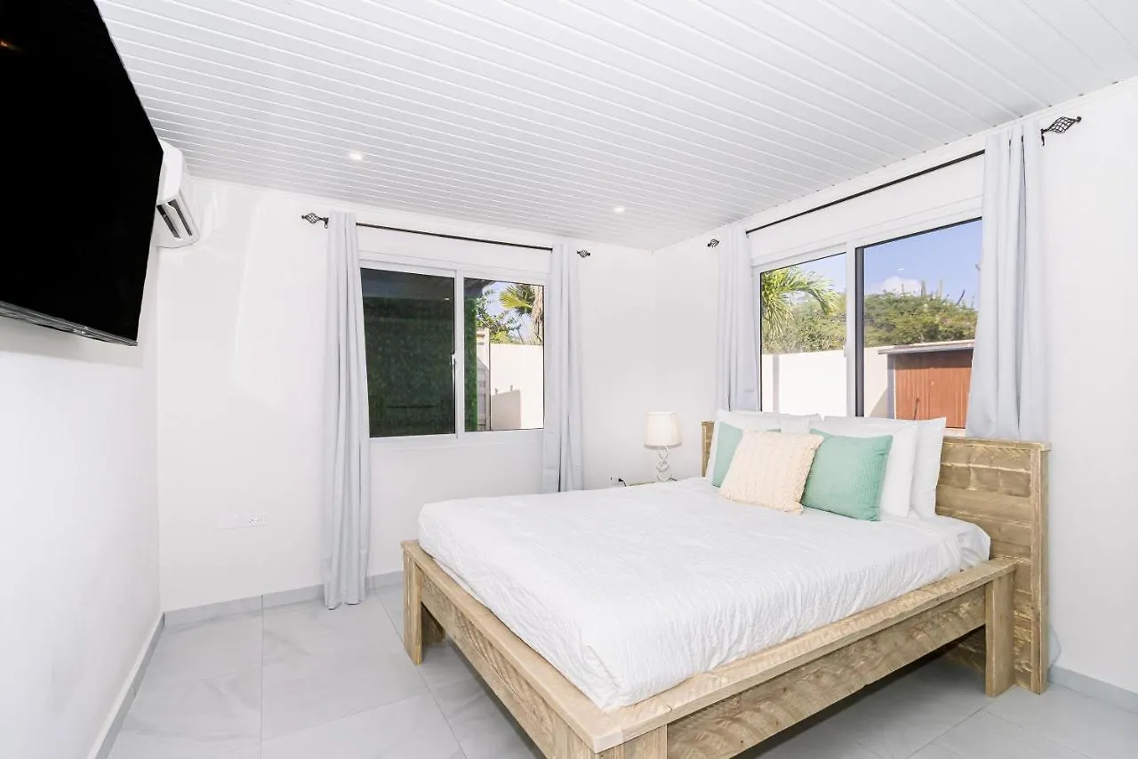Salinja Cerca 2-B Villa Palm Beach